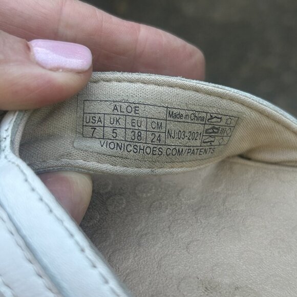 Vionic White Leather Tide Aloe Toe Post Ortho Heel Thong Sandals Size 7 - Picture 4 of 10